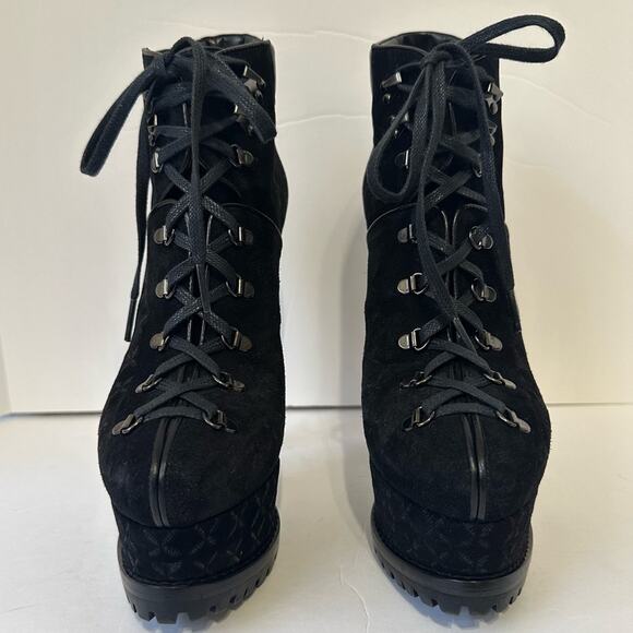 Seen on Nicki Manaj Alaïa Suede Embroidery 2X Platform Hiker Boot Black EU 38.5 - Picture 4 of 12